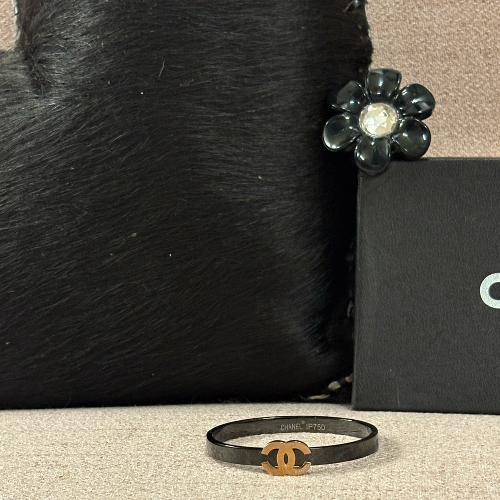 🎁🎁AUTHENTIC CHANEL BRACELET 🎁🎁